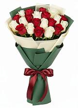 Букет Микс из красных и белых роз в Заводоуковске