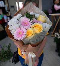 Букет цветов из:  Герберы, Розы и Хризантемы в Заводоуковске
