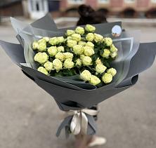 Букет Белые кустовые розы Солинеро в Заводоуковске