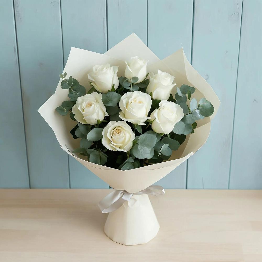 Букет Белые розы в Эвкалипте в Заводоуковске