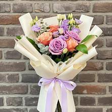 Букет цветов из:  Лизиантусы и Розы в Заводоуковске