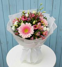 Букет цветов из:  Герберы, Альстромерии и Лизиантусы в Заводоуковске
