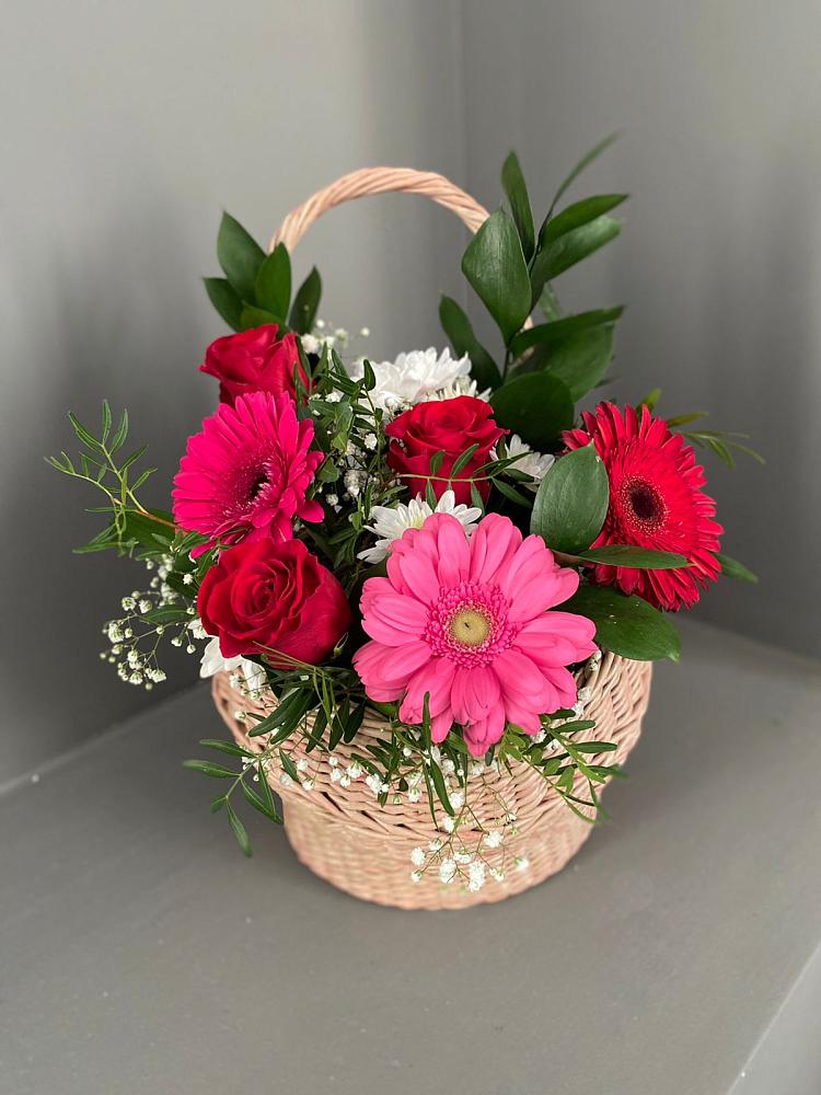 Цветочная композиция из Розы, Хризантемы и Герберы в корзине в Заводоуковске