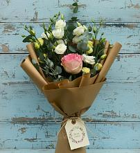 Букет цветов из:  Розы и Лизиантусы в Заводоуковске