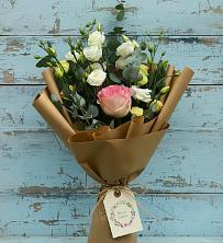 Букет цветов из:  Розы и Лизиантусы в Заводоуковске
