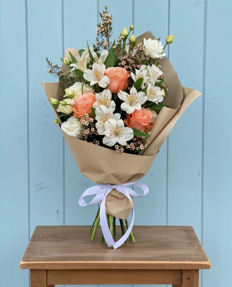 Букет цветов из: Альстромерии, Лизиантусы, Розы и Хризантемы в Заводоуковске