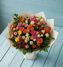 Букет Микс из разноцветных кустовых роз в Заводоуковске