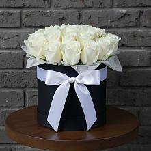 Цветочная композиция из Розы в шляпной коробке в Заводоуковске